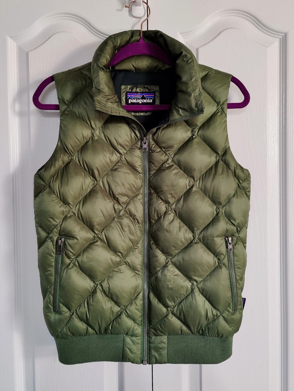 Patagonia Prow Bomber Vest Diamond Quilted Down Puffer Womens Small Olive Green